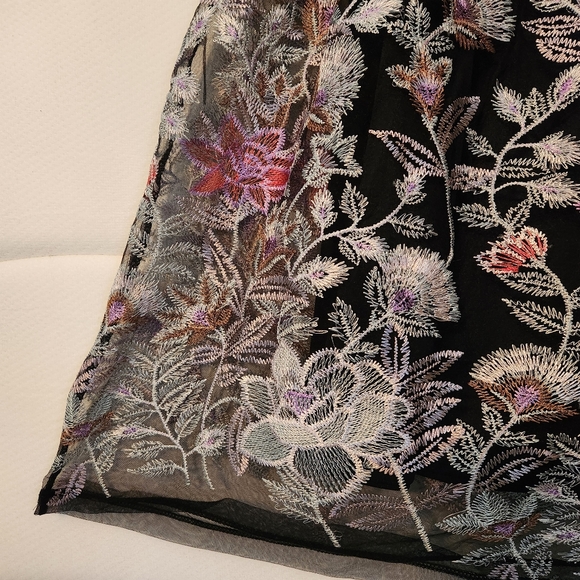 ❤️FINAL PRICE❤️ CLOSET CLOSING 11/30 Magic Brand Floral Embellished Skirt Size L - Picture 3 of 11